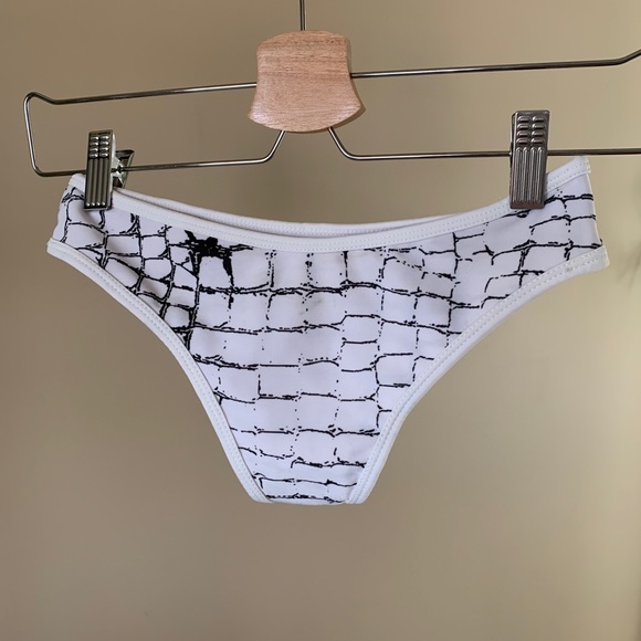 Cheeky bikini bottoms - Picture 3 of 3